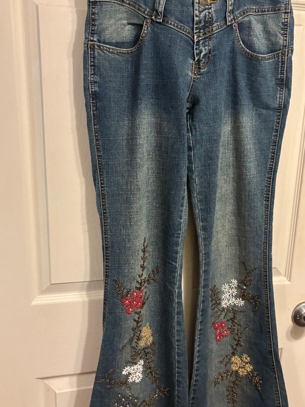 Denim Bell Bottom Floral Beaded -L - Picture 2 of 9